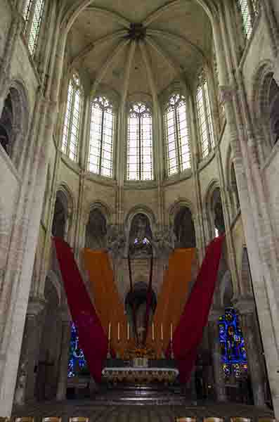 Francia - Senlis 18 - catedral de Notre Dame de Senlis - interior.jpg